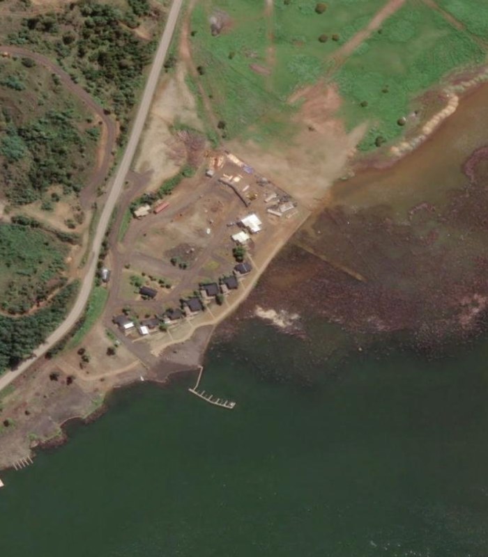 Vista satelital del recinto de Marina La Reserva sobre la ribera del Lago Vichuquén
